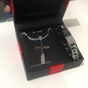 Necklace and bracelet gift set